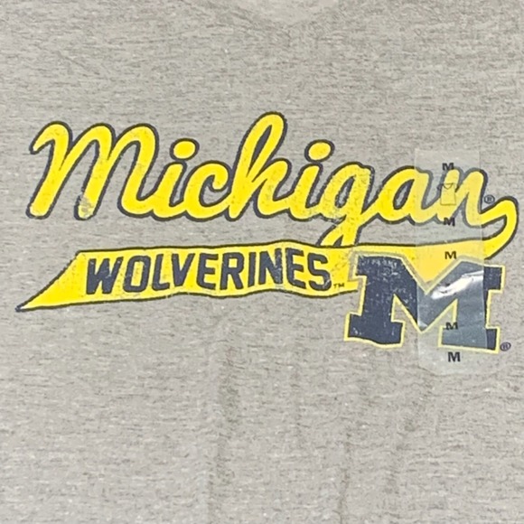 Michigan Wolverines T Shirt Womens Medium Gray Spell Out Script NCAA College NWT - Picture 4 of 9